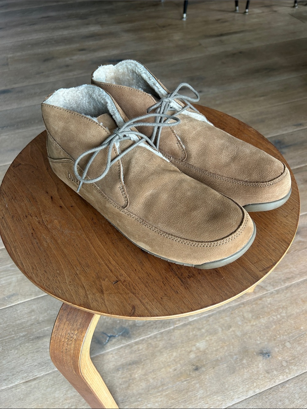 Duluth Trading Co Tan Suede Chukka Boots with Sherpa Collar